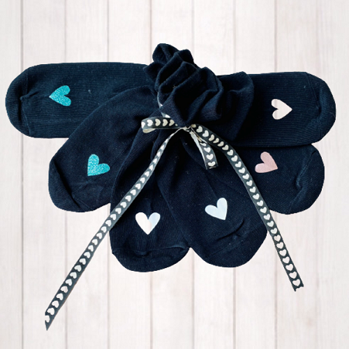 3 Paar Sneaker-Socken mit Herz „Sockenliebe“, Biobaumwolle, schwarz